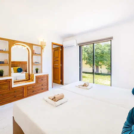 Villa In Albufeira Near Beaches And Nightlife *