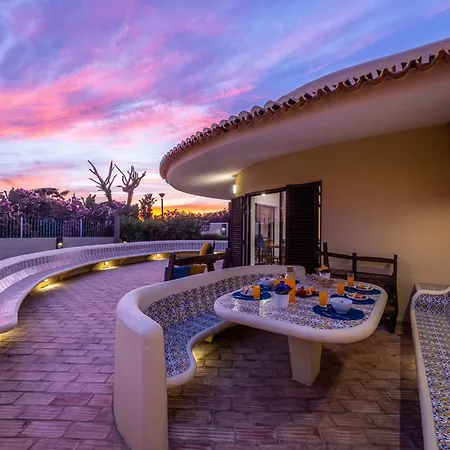 Villa In Albufeira Near Beaches And Nightlife Albufeira