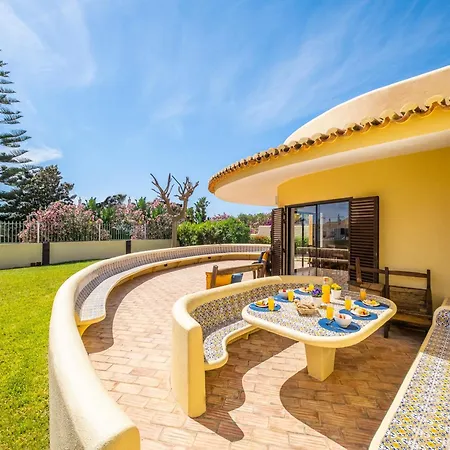 Villa In Albufeira Near Beaches And Nightlife Villa Albufeira