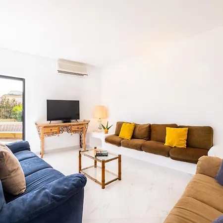 Villa In Albufeira Near Beaches And Nightlife